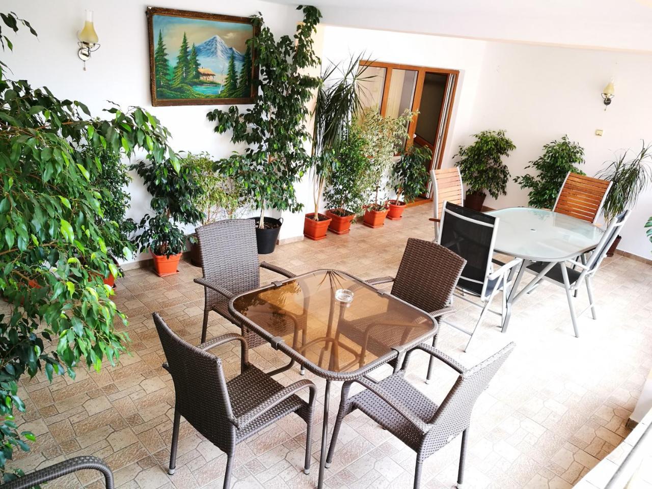 Pensiunea Remus Hotel Novaci-Străini Kültér fotó