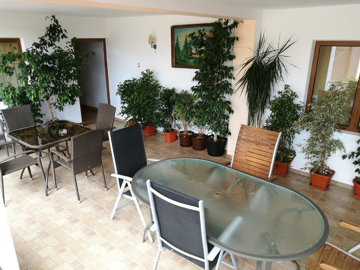 Pensiunea Remus Hotel Novaci-Străini Kültér fotó