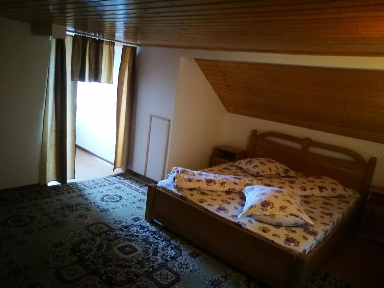 Pensiunea Remus Hotel Novaci-Străini Kültér fotó