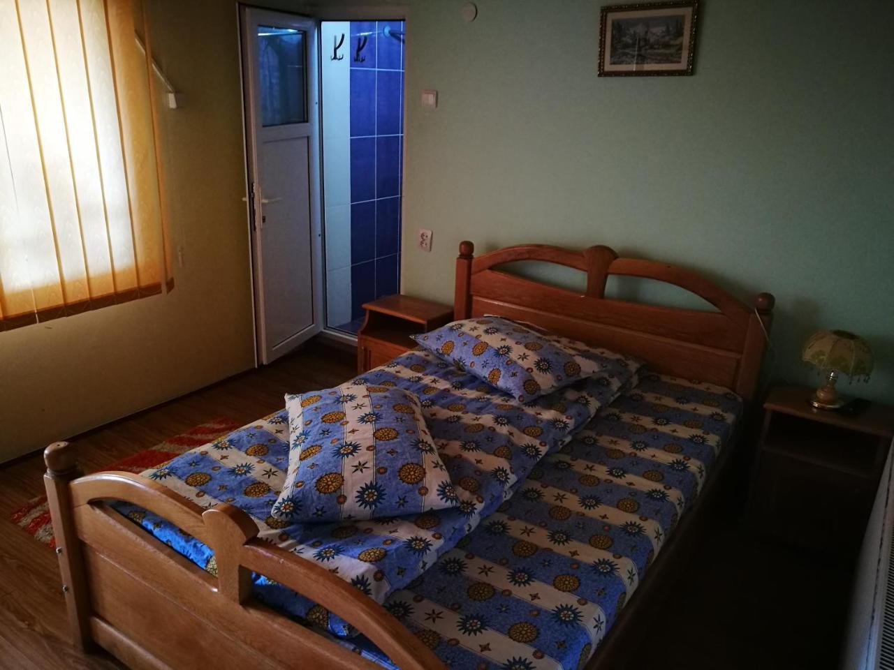 Pensiunea Remus Hotel Novaci-Străini Kültér fotó